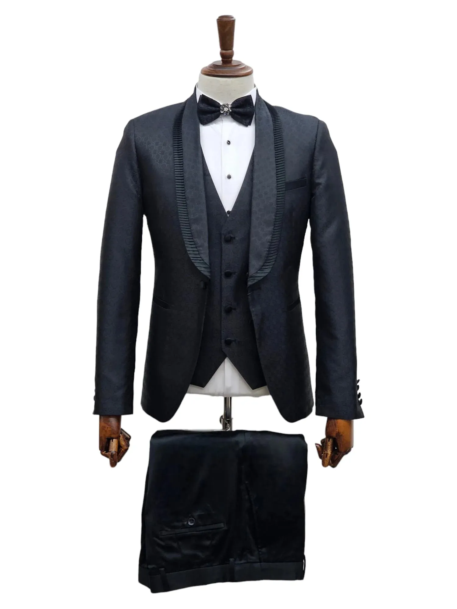 Black Designer Tuxedo Suit - Classic Refined 2024 Prom and Wedding Seasons