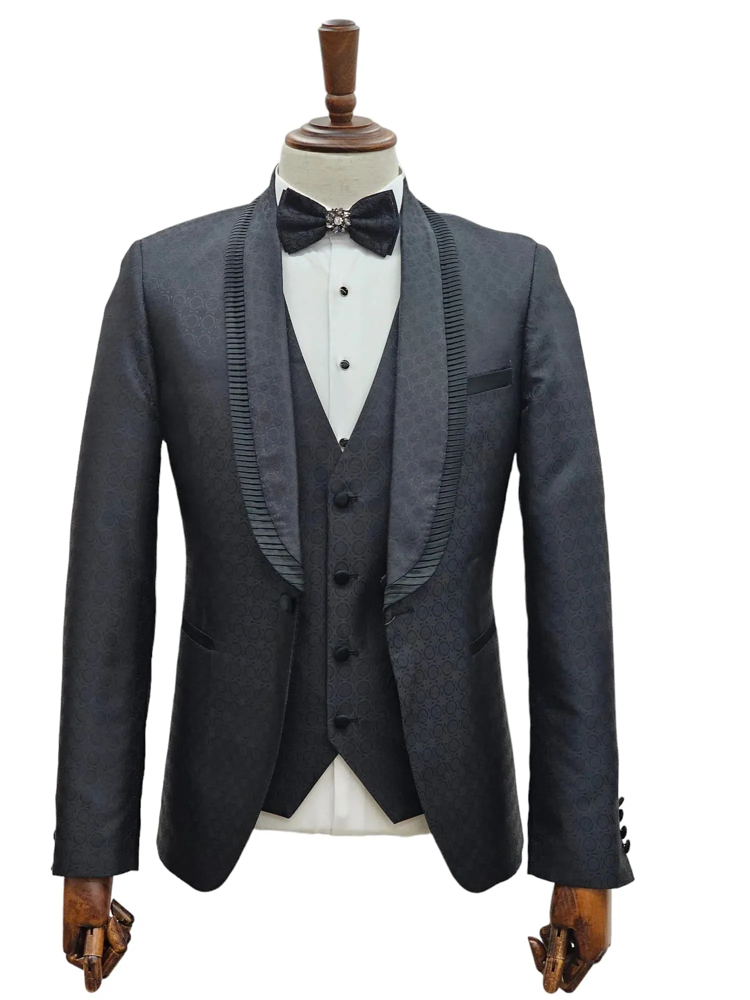 Black Designer Tuxedo Suit - Classic Refined 2024 Prom and Wedding Seasons